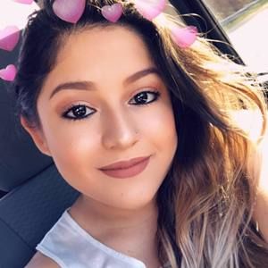 Meet your Posher, Dinora